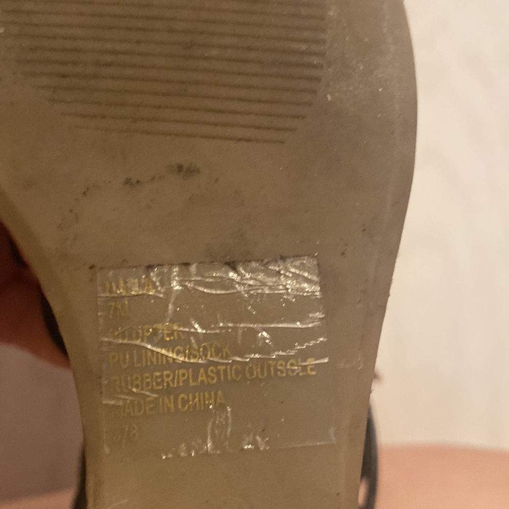 STEVE MADDEN 7M Black Strapped Platform Wedges - Picture 7 of 7